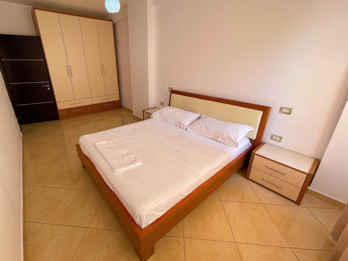 Aulona'S Apartment Vlore Bagian luar foto