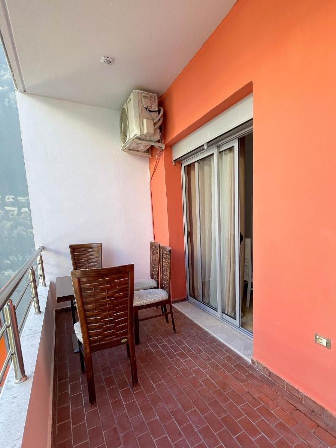 Aulona'S Apartment Vlore Bagian luar foto